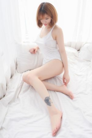 美女脱去内衣露出胸软件_免费手机观看