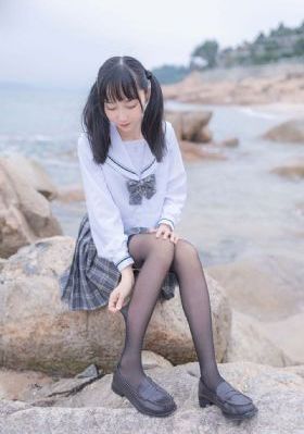 自愿做女室友的脚奴_国产剧HD在线观看